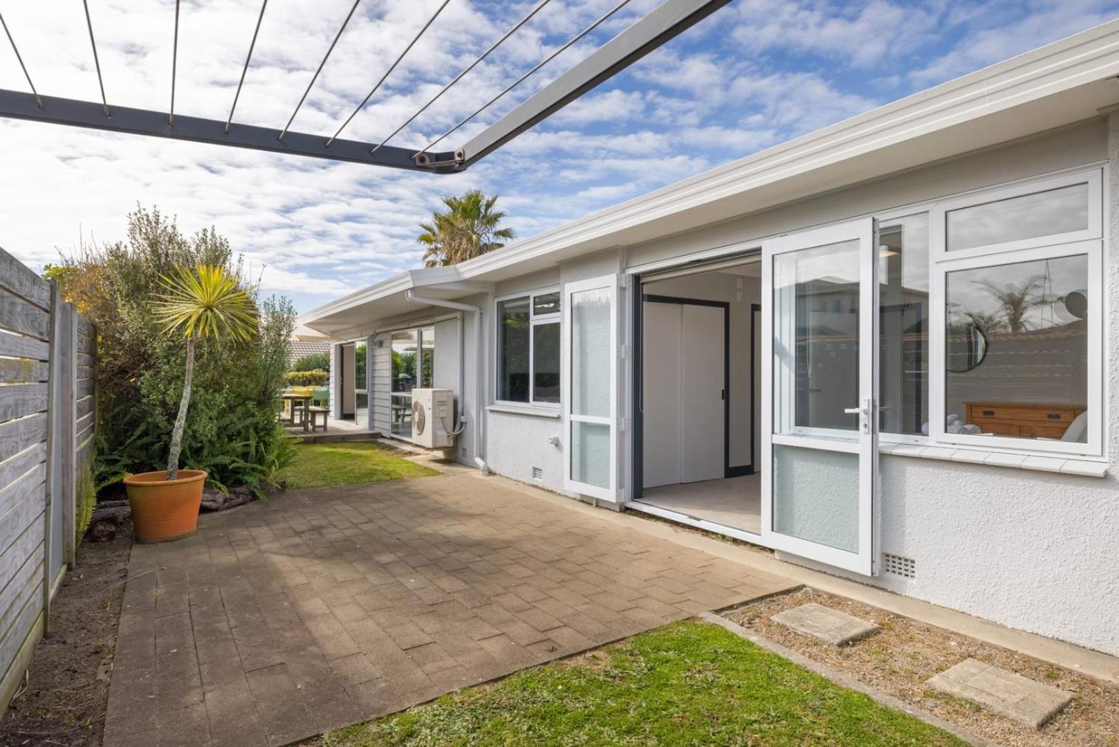 Seaside Beach Retreat - Outdoor Living Villa Mount Maunganui Exterior photo